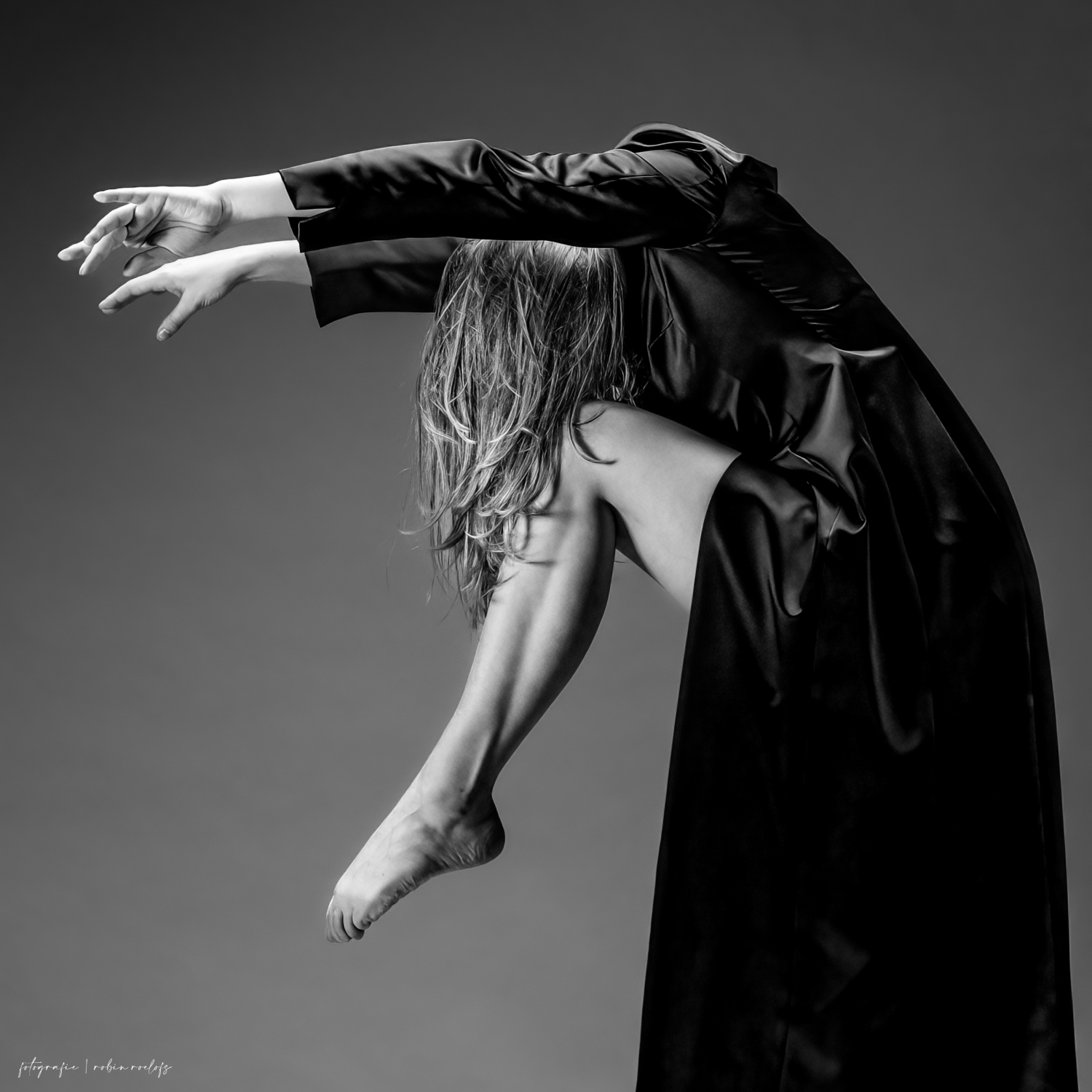 form_107_34_attachment_BW_Dancer2_RobinRoelofs_2022